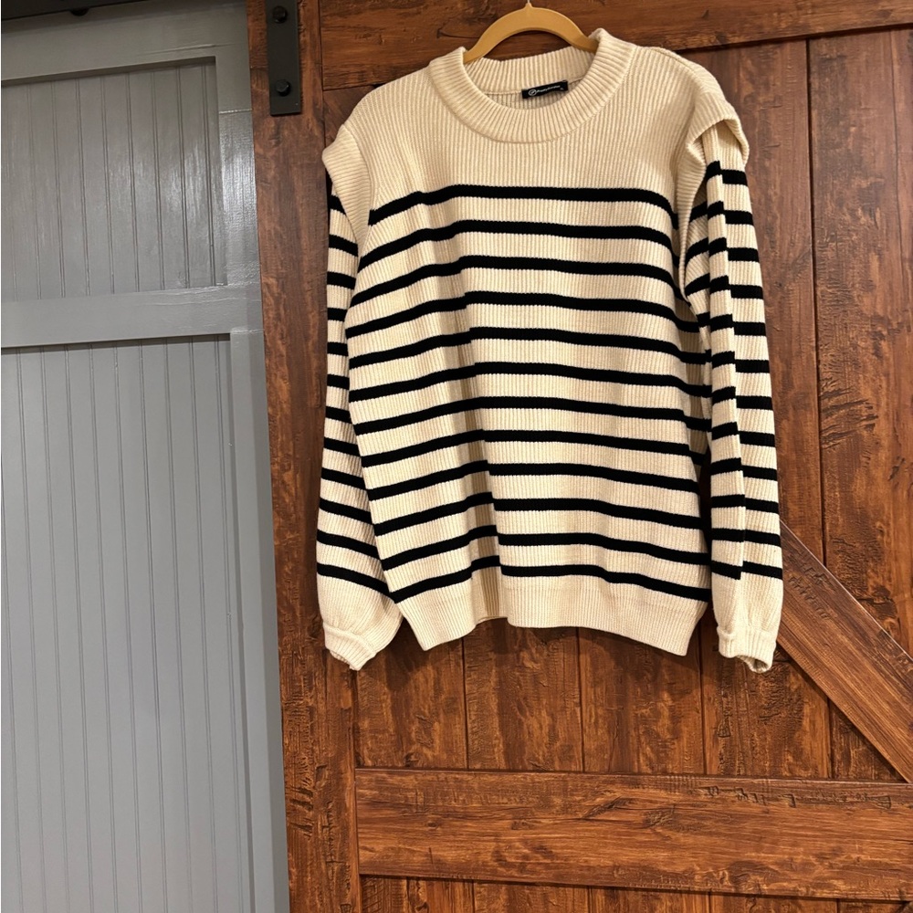 Pretty Garden sweater. Size XL. Never worn. Black and cream